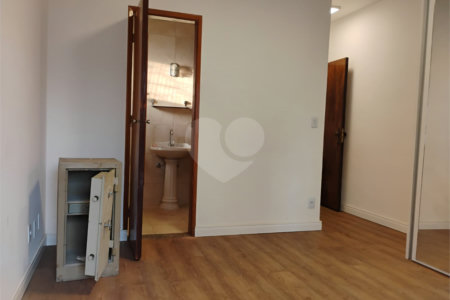 Sobrado à venda com 3 quartos, sendo 1 suíte, em Vila Paulista, São Paulo, SP