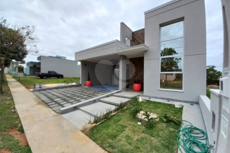 Casa Térrea no Condomínio Reserva Aquarela.