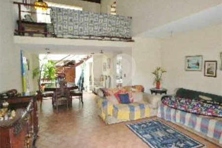 Sobrado à venda no Planalto Paulista c/300 m2 - 4 Quarto/1 Suíte/3 Vagas na garagem - Metrô S.Judas