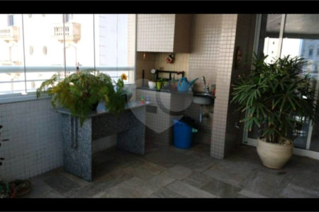 Apartamento à venda no Paraíso de 303m² com 4 suítes e 4 vagas.