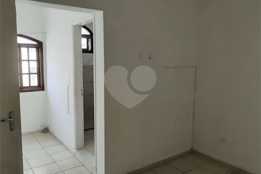 Vende-se sobrado de 3 andares na Vila Santa Catarina