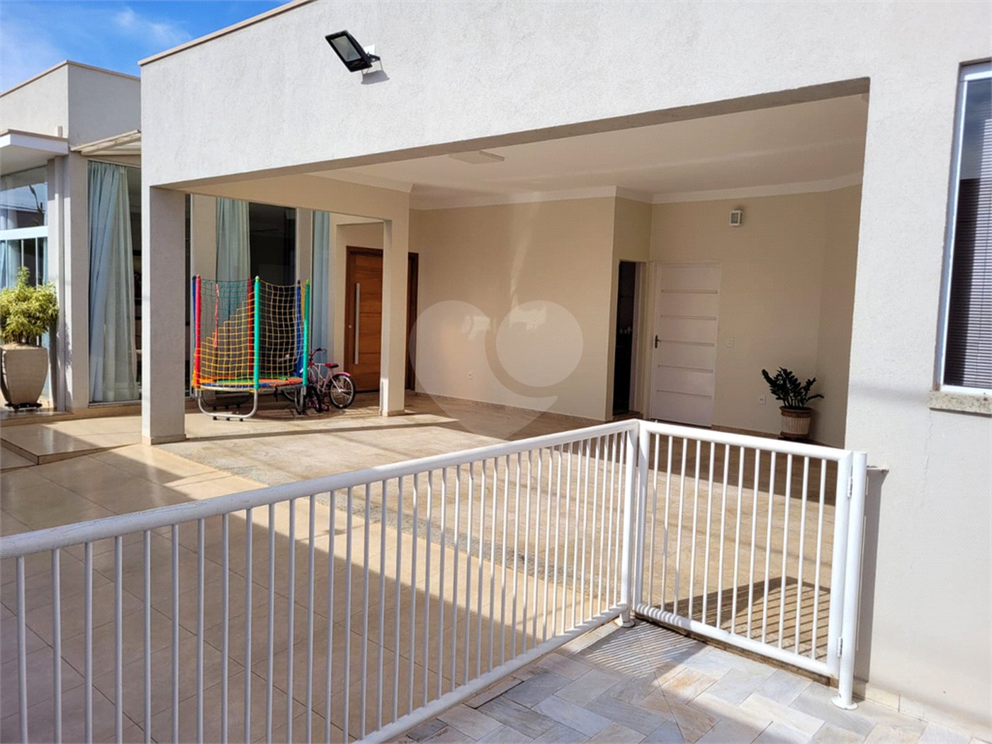 Casa térrea para venda em Araraquara/SP.