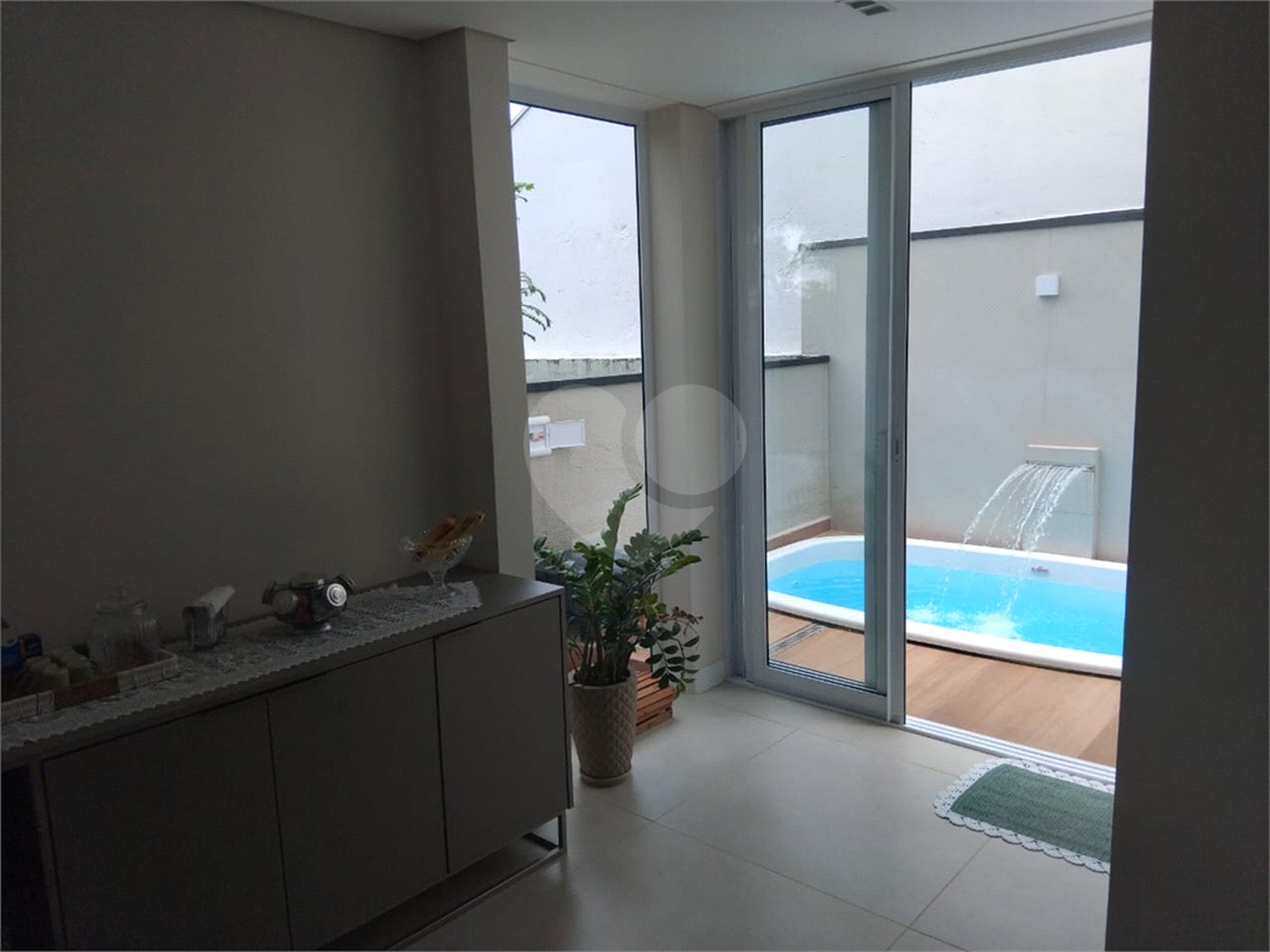 Casa à venda com 4 quartos, sendo 1 suíte,  no condomínio Vivaldi, Mogi das Cruzes - SP