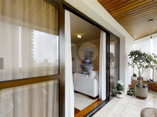 Apartamento à venda com 3 quartos, sendo 2 suítes,  em Morumbi, São Paulo, SP
