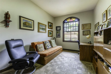 Casa à venda com 4 quartos, sendo 2 suítes, em Jardim Leonor, São Paulo, SP