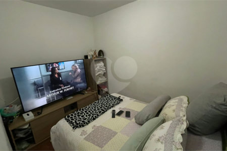 Sobrado à venda com 3 quartos em Jardim Laila, Embu das Artes, SP