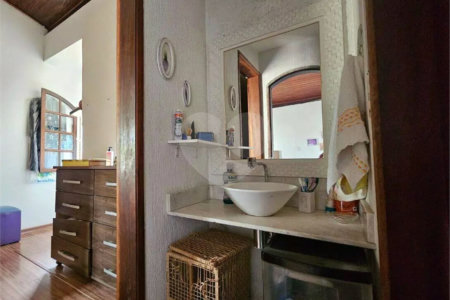 Casa Térrea à venda com 3 quartos, sendo 1 suíte, no Centro, Poá, SP