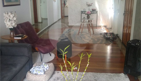 Sobrado à venda com 3 quartos, sendo 1 suíte,  em Vila do Castelo, São Paulo, SP