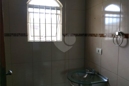 Sobrado à venda com 3 quartos, sendo 1 suíte,  em Residencial Rancho Grande, Itaquaquecetuba, SP