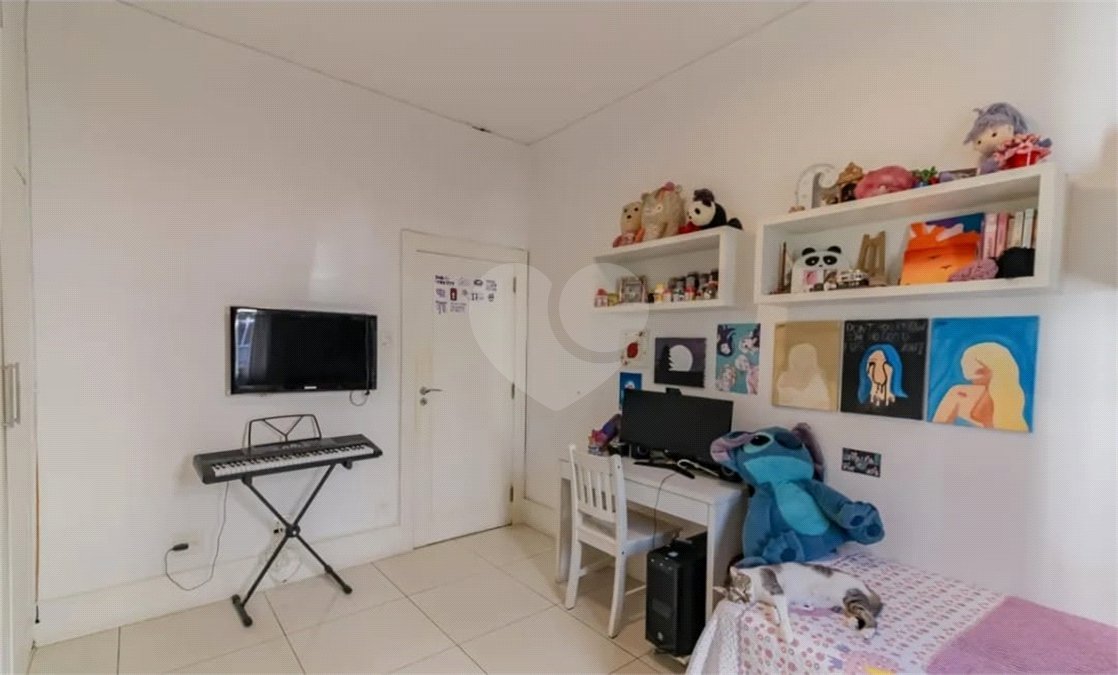 Apartamento à venda com 4 quartos, sendo 1 suíte,  em Copacabana, Rio de Janeiro, RJ
