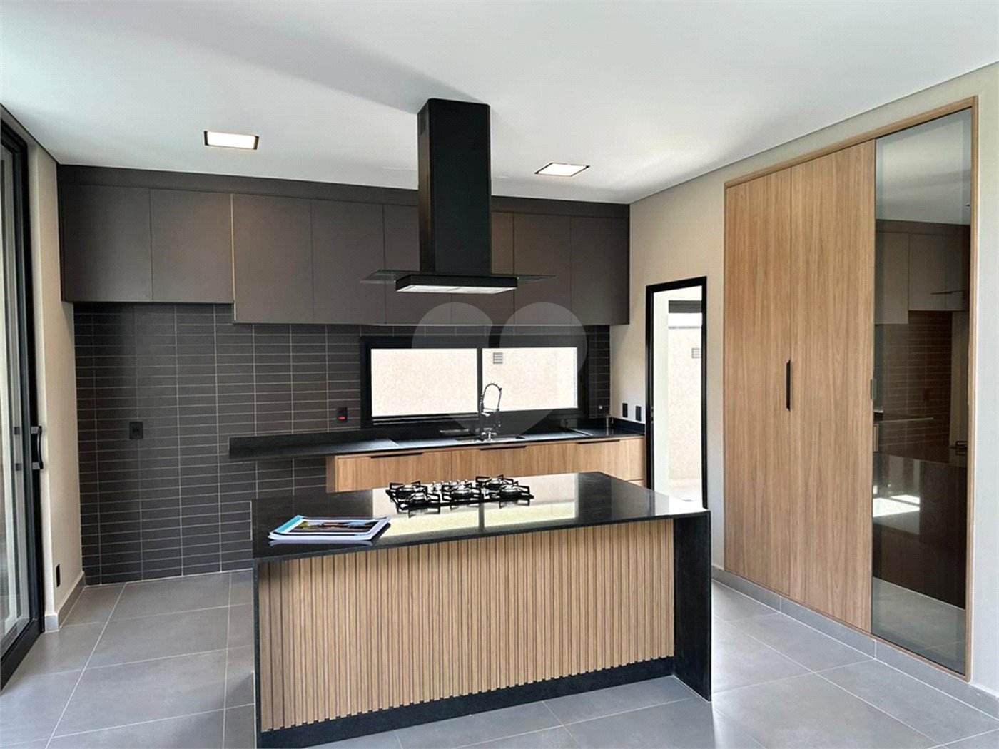 Casa à venda com 4 suítes no condomínio Mont Blanc, Sorocaba - SP