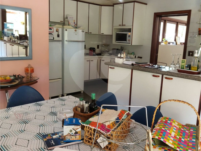Sobrado à venda com 4 quartos, sendo 1 suíte,  em Serra da Cantareira, Mairiporã, SP