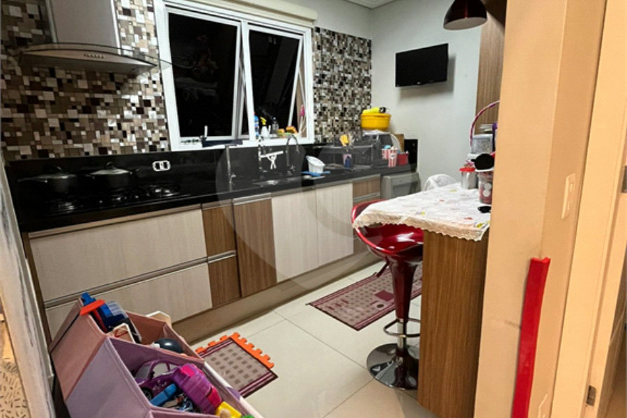 Casa à venda com 3 quartos, sendo 1 suíte, no condomínio Vila Siqueira, São Paulo - SP