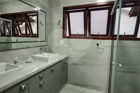 Casa à venda com 3 suítes no condomínio Aruã, Mogi das Cruzes - SP