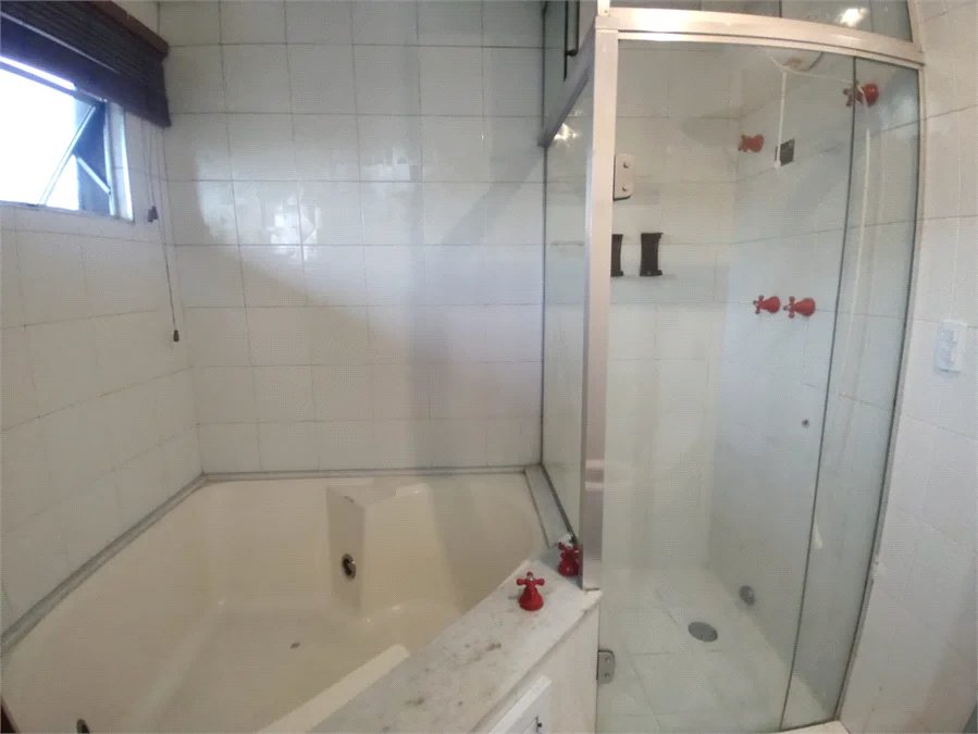 Sobrado à venda com 5 quartos, sendo 3 suítes, em Cidade Monções, São Paulo, SP