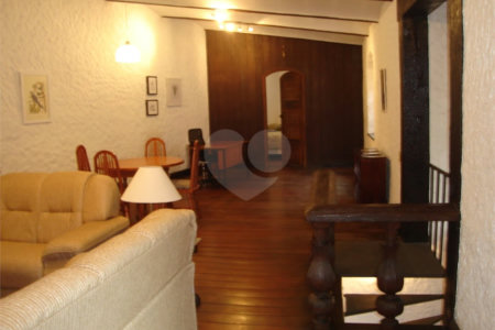 Sobrado à venda com 4 quartos, sendo 2 suítes, em Vila Madalena, São Paulo, SP