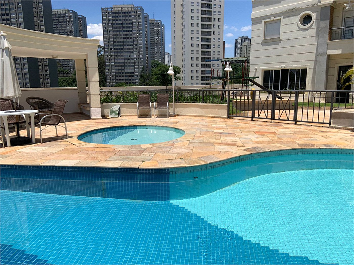 Apartamento à venda ou para alugar com 3 suítes em Vila Suzana, São Paulo, SP