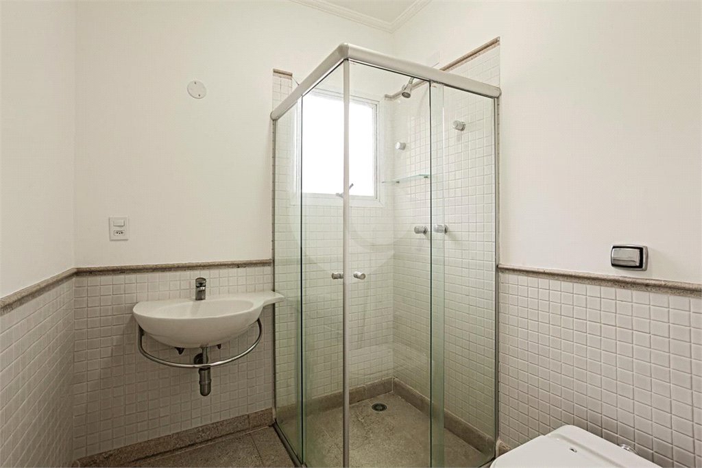 Casa à venda com 4 quartos, sendo 2 suítes, no condomínio Lake Louise, São Paulo - SP