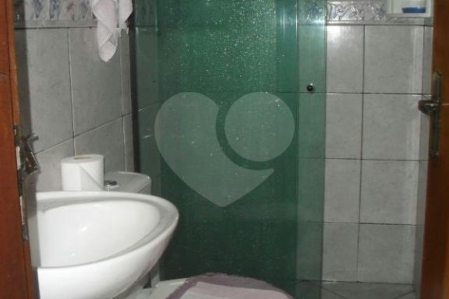 Sobrado à venda com 3 quartos, sendo 1 suíte, em Artur Alvim, São Paulo, SP