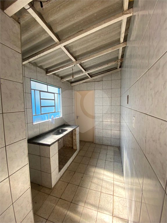 Casa Térrea com 3 dormitórios, sendo 2 suítes.