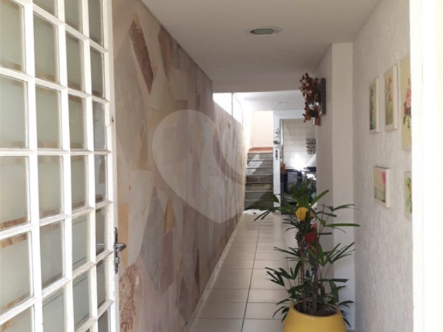 Sobrado à venda com 3 quartos, sendo 1 suíte,  em Jardim Santa Mena, Guarulhos, SP