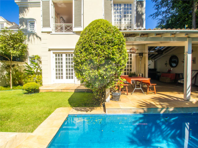 Casa à venda com 5 quartos, sendo 4 suítes,  no condomínio Bounganville, São Paulo - SP