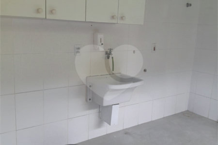 Casa à venda ou para alugar com 4 suítes em Chácaras São Carlos, Cotia, SP