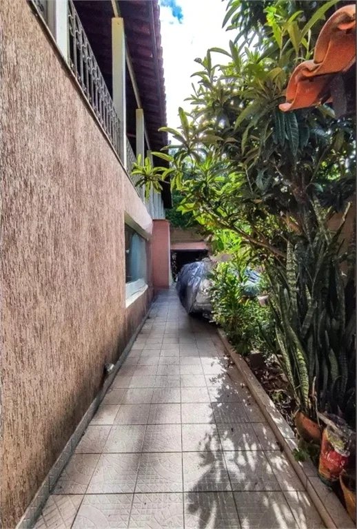 Sobrado à venda com 4 quartos, sendo 2 suítes, em Jardim Morumbi, São Paulo, SP