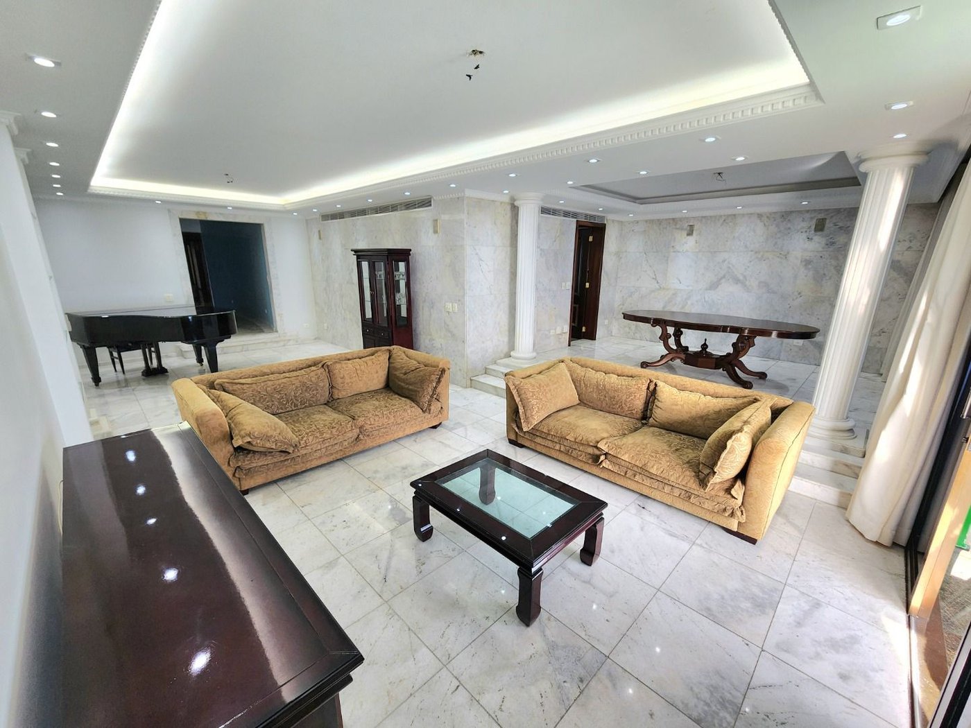 Apartamento Alto Padrão Frente Mar com 4 Dormitórios, 3 Suítes e 3 Vagas na Orla de Santos