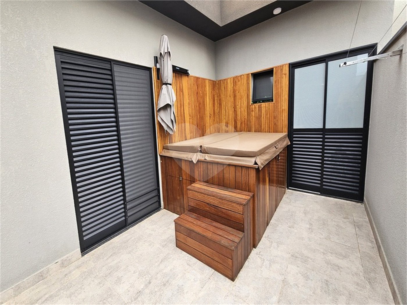 Casa à venda com 3 quartos, sendo 1 suíte, no condomínio Mantova, Indaiatuba - SP