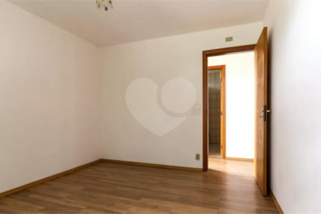 Casa à venda com 4 quartos, sendo 1 suíte, em Vila Tiradentes, São Paulo, SP