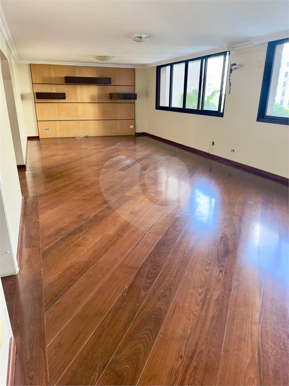 Apartamento à venda com 3 quartos, sendo 1 suíte, em Jardim Europa, São Paulo, SP