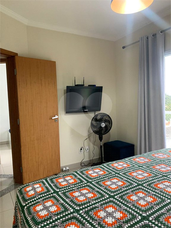 Casa à venda com 3 quartos, sendo 1 suíte, no condomínio Residencial Ponderosa, São Roque - SP