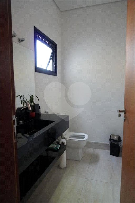 Casa à venda com 4 quartos, sendo 2 suítes, no condomínio Primavera, Salto - SP