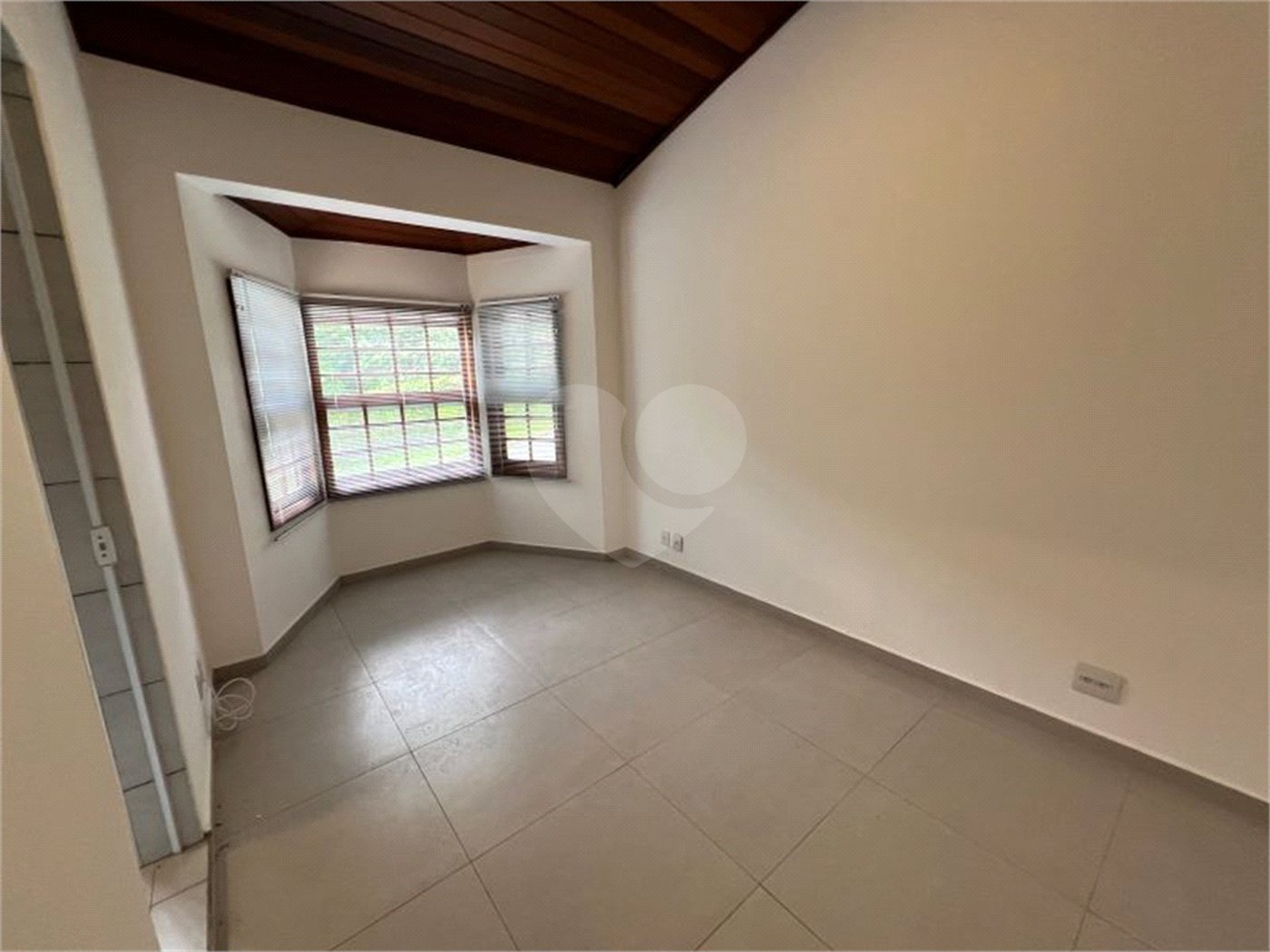 Casa à venda ou para alugar com 4 quartos, sendo 3 suítes, no condomínio Estância Marambaia, Vinhedo - SP