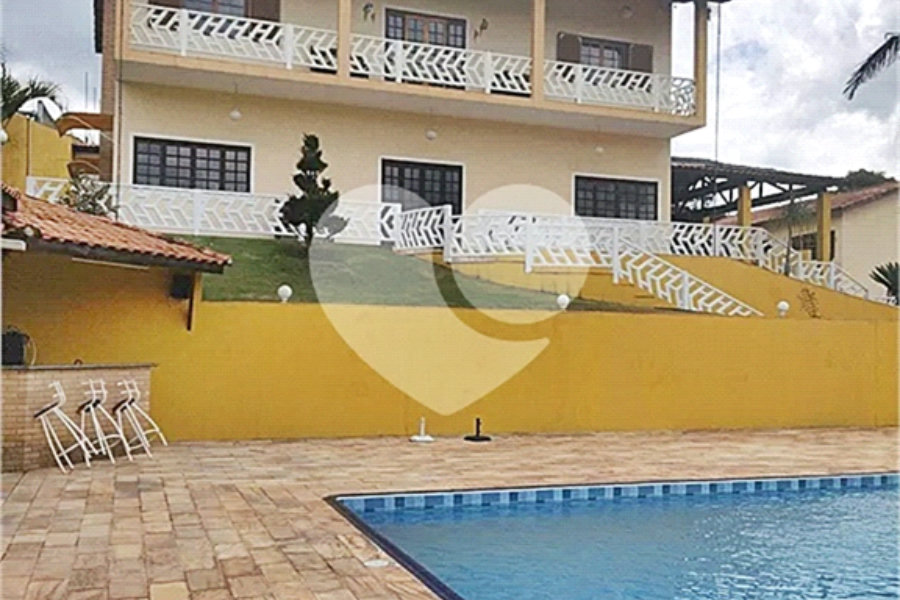 Casa à venda com 4 quartos, sendo 3 suítes, em Luiz Fagundes, Mairiporã, SP