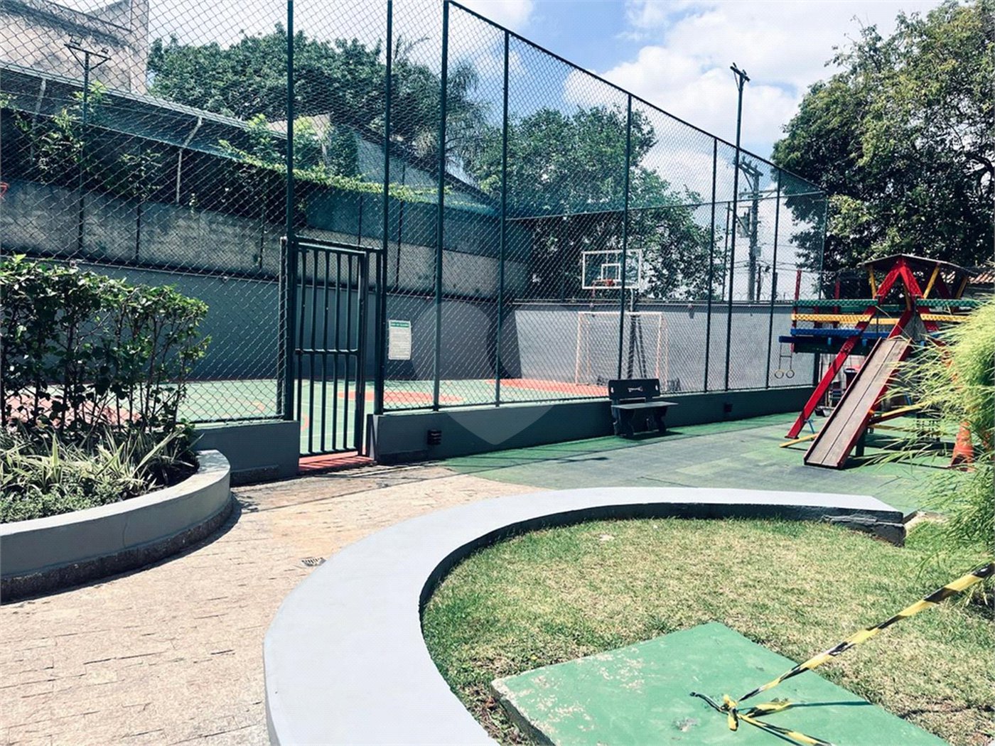 Apartamento à venda com 2 quartos em Parque Maria Domitila, São Paulo, SP