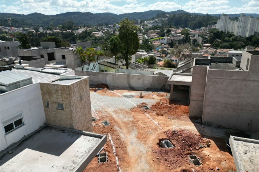 Casa à venda com 4 quartos, sendo 2 suítes, no condomínio Residencial Floresta, São Paulo - SP