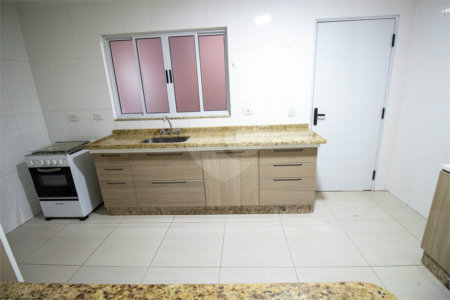 Casa à venda com 3 quartos, sendo 1 suíte, no condomínio Vilaregio, São Roque - SP