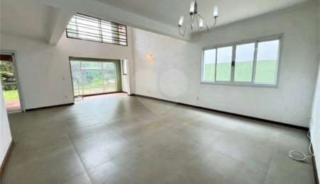 Casa à venda com 3 quartos, sendo 1 suíte, no condomínio Residencial Recanto dos Paturis, Vinhedo - SP