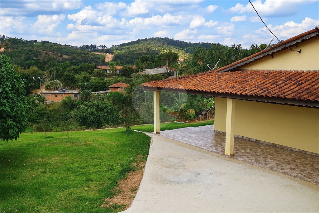 Chácara à venda com 3 quartos, sendo 1 suíte,  em Colinas Verdes, Mairinque, SP