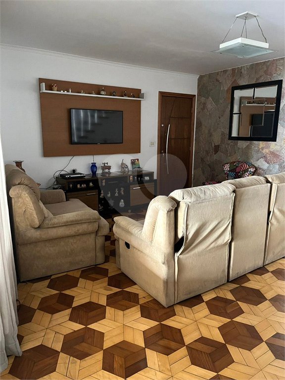 Sobrado à venda com 3 quartos, sendo 1 suíte, em Vila Santo Estéfano, São Paulo, SP