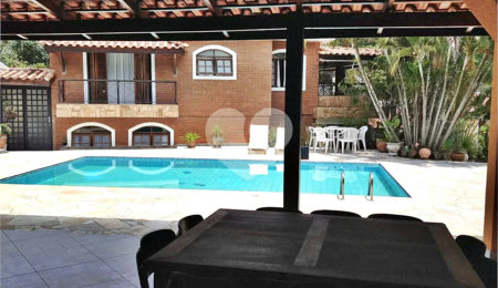 Casa à venda com 4 quartos, sendo 1 suíte,  no condomínio Associação Reserva das Hortênsias, Mairiporã - SP