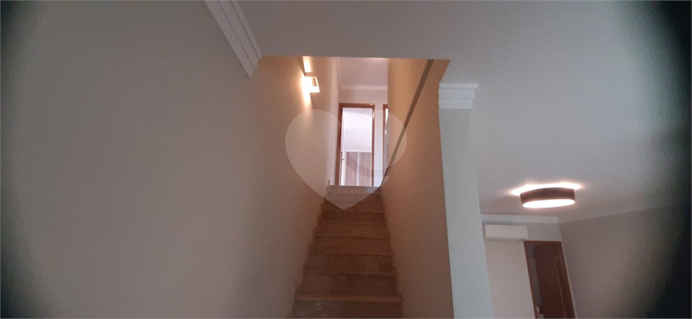 Casa à venda com 3 quartos, sendo 2 suítes, no condomínio Mário Araújo, São Paulo - SP