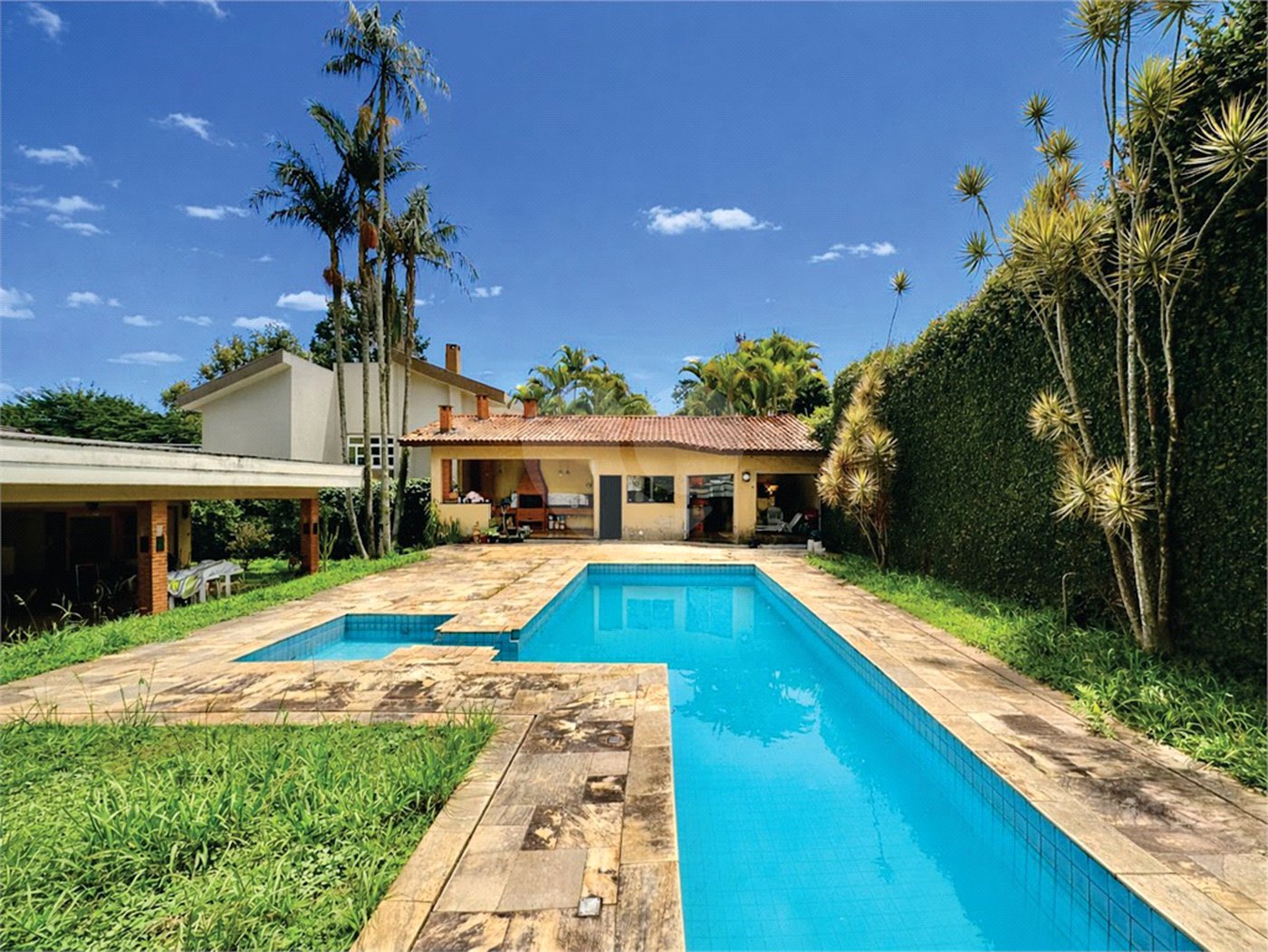 Casa á venda – Granja Viana