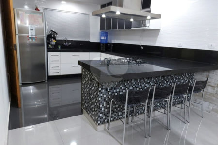 Sobrado à venda com 3 quartos, sendo 1 suíte, em Vila Laís, São Paulo, SP