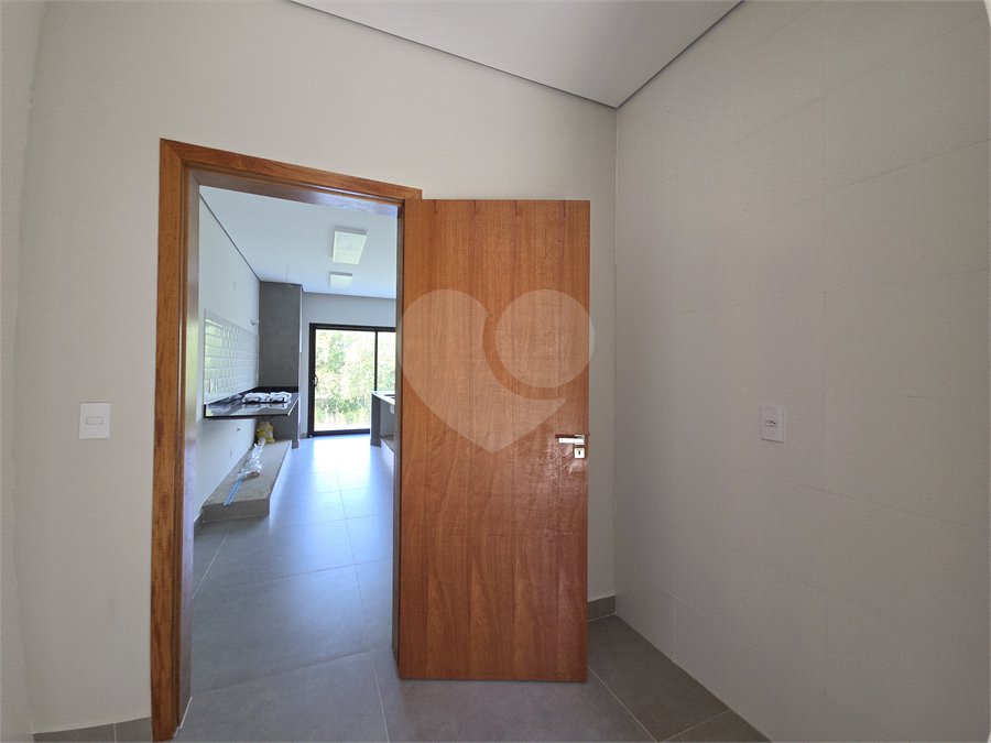 Casa à venda com 4 quartos, sendo 3 suítes, no condomínio Village Ipanema 2, Araçoiaba da Serra - SP