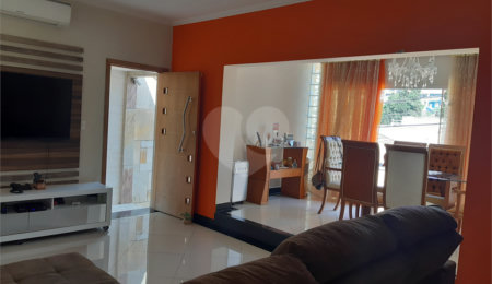 Sobrado à venda com 3 quartos, sendo 2 suítes,  em Tremembé, São Paulo, SP