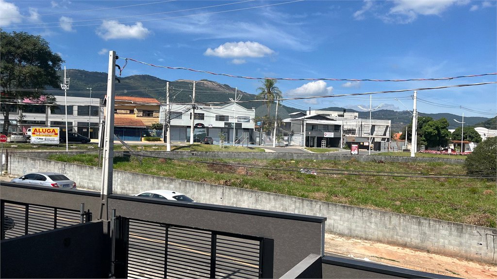 Sobrado para alugar com 3 quartos, sendo 1 suíte, em Vila Petrópolis, Atibaia, SP