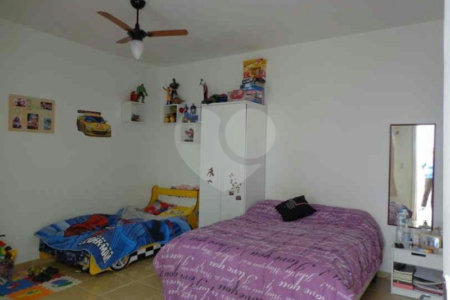 Casa à venda com 3 quartos, sendo 1 suíte,  em Jardim Londrina, São Paulo, SP